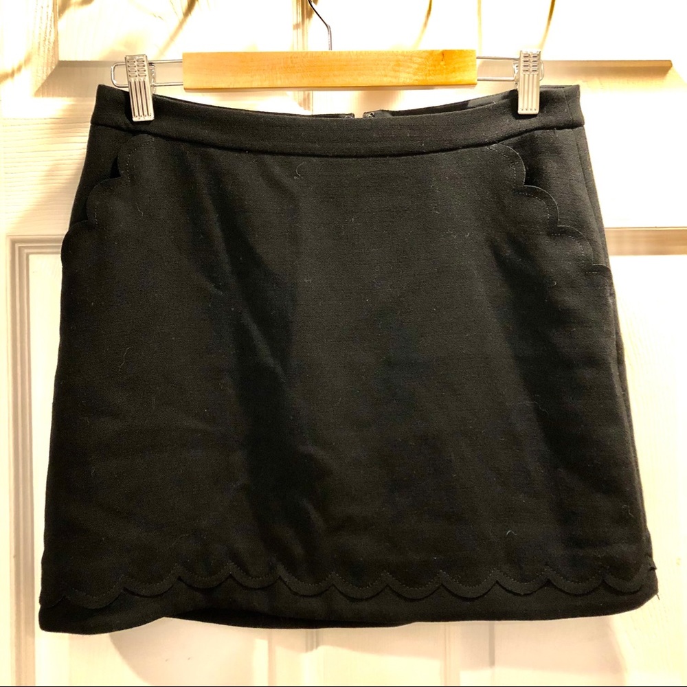 Banana Republic black scalloped skirt with pockets